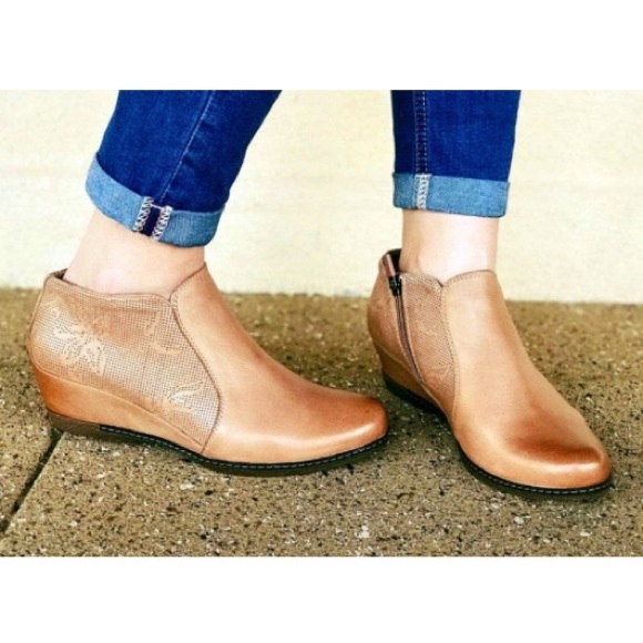 dansko leyla ankle boot